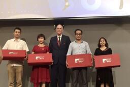 Học sinh trường THPT Triệu Quang Phục trải nghiệm một ngày làm sinh viên tại BUV 23/11/20