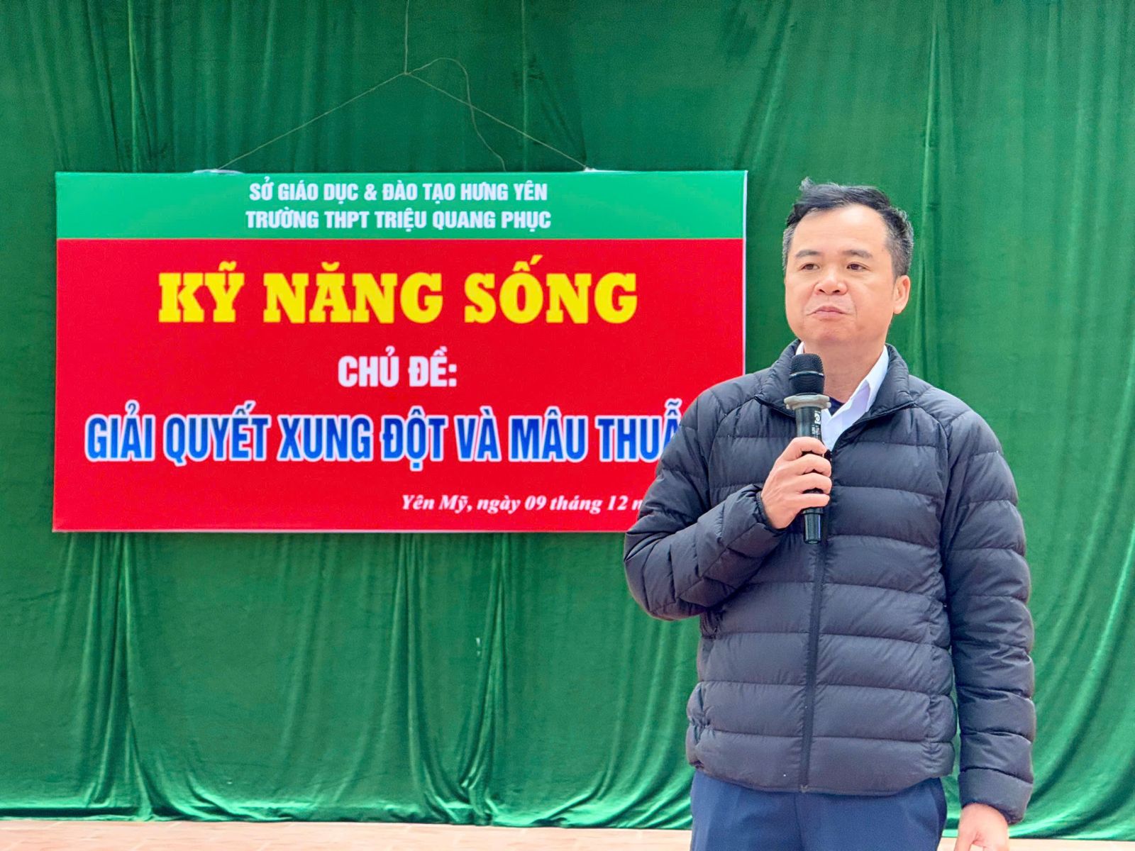 <a href='https://c3tqp.sogddt.hungyen.gov.vn/tin-tuc/giao-duc-ky-nang-song-thang-12-2024-chu-de:-giai-quyet-mau-thuan--xung-dot-12-12-24.html'>GIÁO DỤC KỸ NĂNG SỐNG THÁNG 12/2024 CHỦ ĐỀ: GIẢI QUYẾT MÂU THUẪN, XUNG ĐỘT 12/12/24</a>