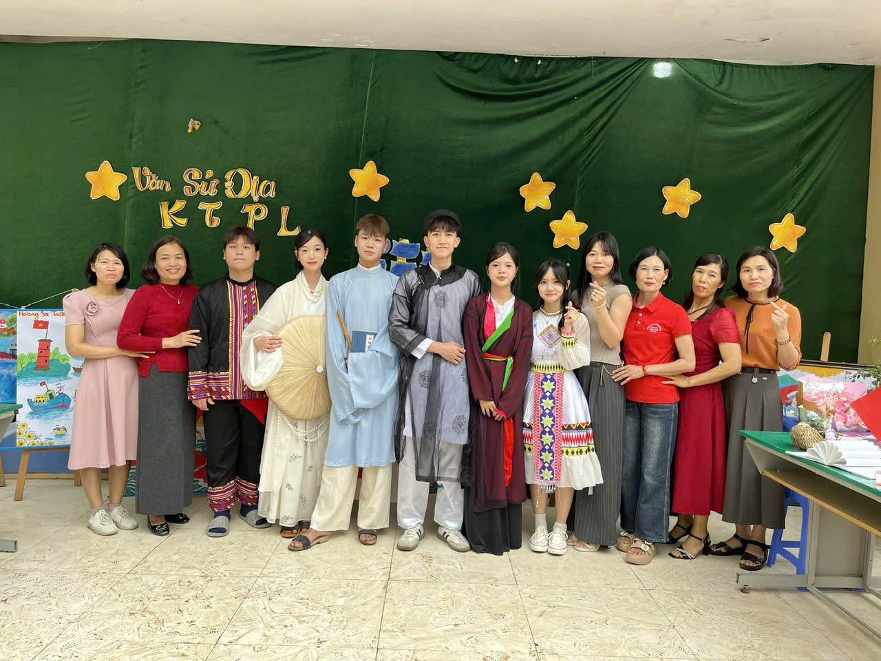 <a href='https://c3tqp.sogddt.hungyen.gov.vn/tin-tuc/trien-lam-tranh-van-hoc-voi-cuoc-song-va-em-yeu-bien-dao-que-huong.html'>TRIỂN LÃM TRANH “VĂN HỌC VỚI CUỘC SỐNG” VÀ “EM YÊU BIỂN ĐẢO QUÊ HƯƠNG”</a>