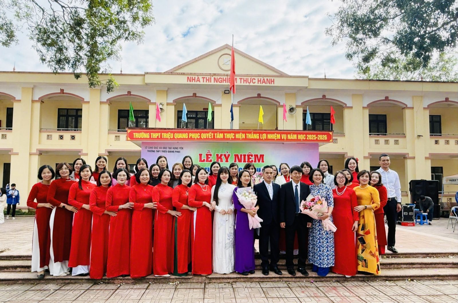 <a href='https://c3tqp.sogddt.hungyen.gov.vn/tin-tuc/truong-thpt-trieu-quang-phuc-long-trong-to-chuc-le-ky-niem-43-nam-ngay-nha-giao-viet-nam.html'>TRƯỜNG THPT TRIỆU QUANG PHỤC LONG TRỌNG TỔ CHỨC LỄ KỶ NIỆM 43 NĂM NGÀY NHÀ GIÁO VIỆT NAM</a>