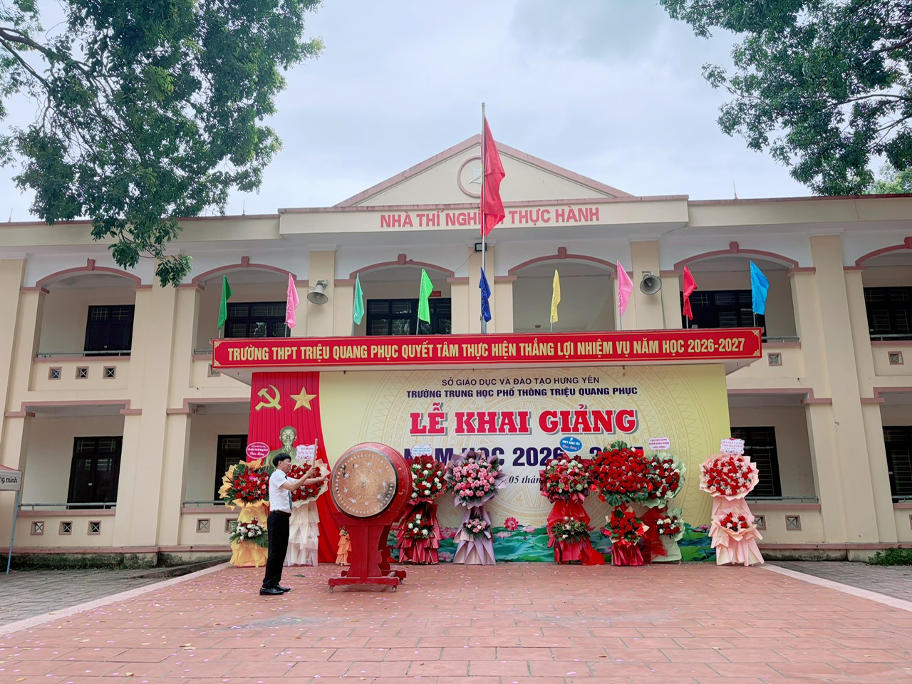 <a href='https://c3tqp.sogddt.hungyen.gov.vn/tin-tuc/truong-thpt-trieu-quang-phuc-tung-bung-khai-giang-nam-hoc-20262027.html'>TRƯỜNG THPT TRIỆU QUANG PHỤC TƯNG BỪNG KHAI GIẢNG NĂM HỌC 2026–2027</a>